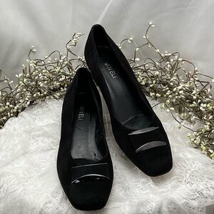 Vaneli Dannee Black Suede Low Heels Suede Pumps w/Silver Accents Sz10.5 #0217